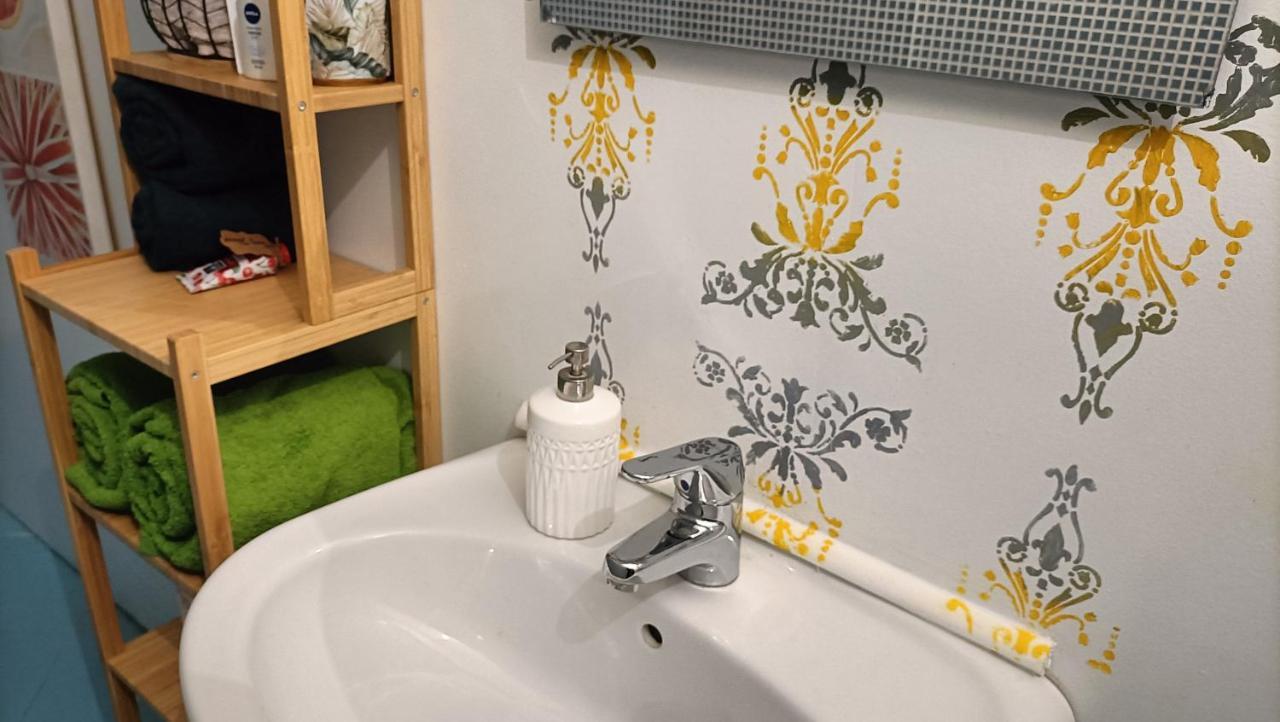 Cozy House Con Corte Privata In Centro Storico Aq LʼAquila Eksteriør bilde